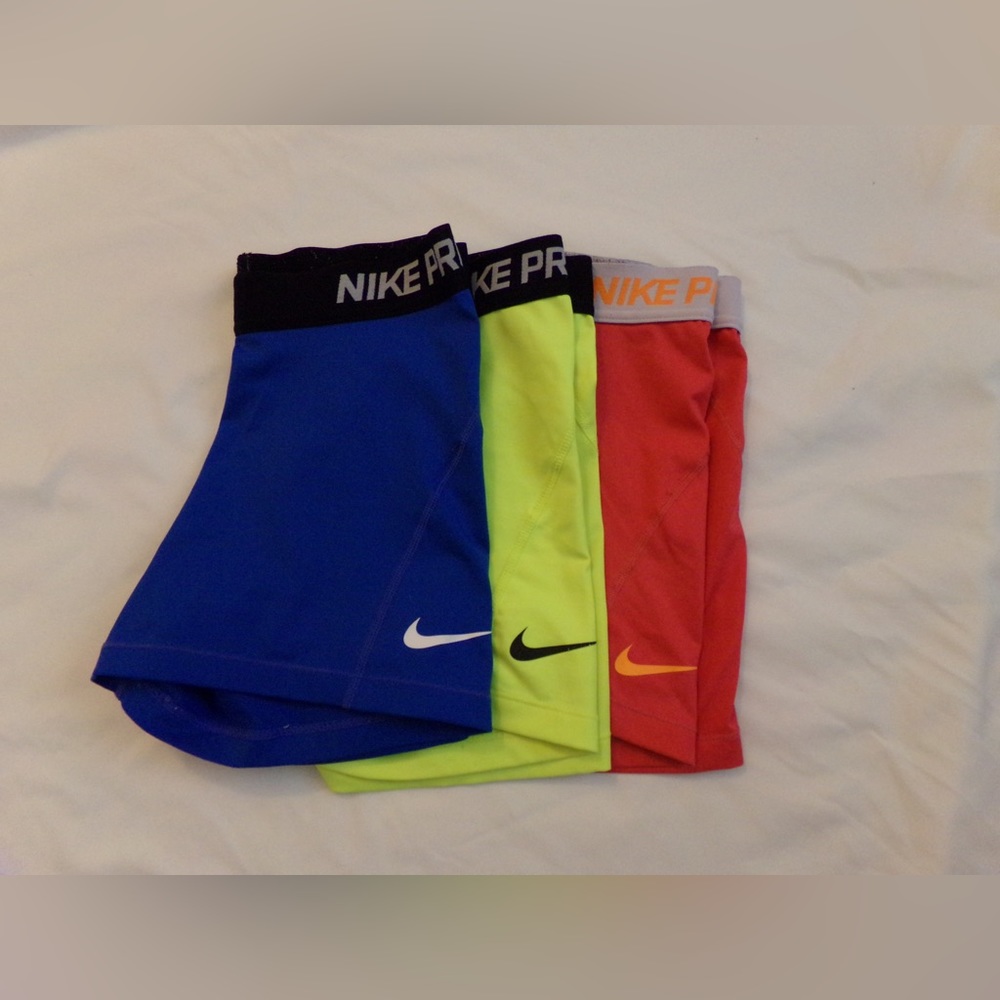 Bundle of 3 Nike pro shorts!